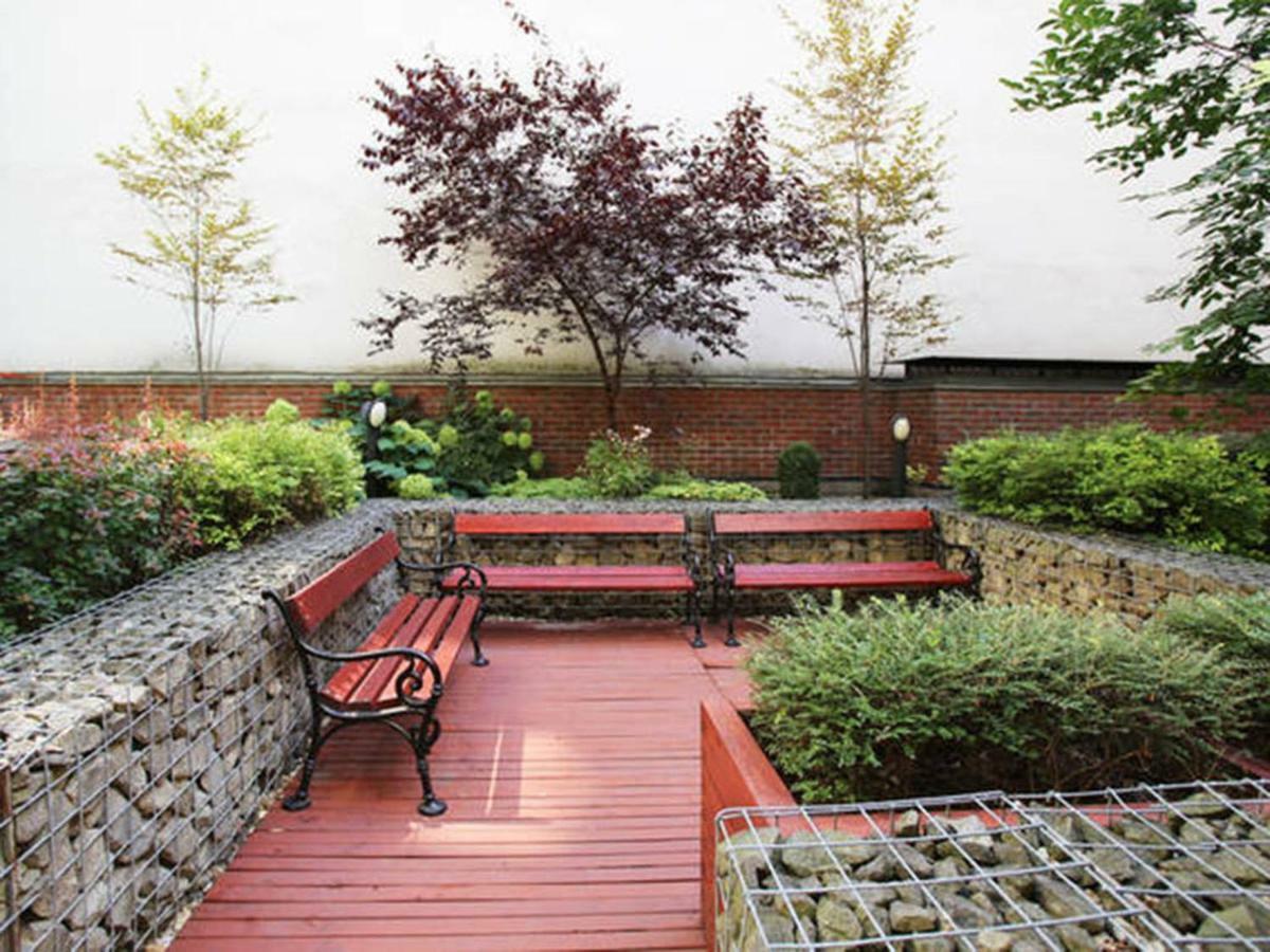 דירות בודפשט Downtown Garden Isle In Urban Style-Free Parking מראה חיצוני תמונה